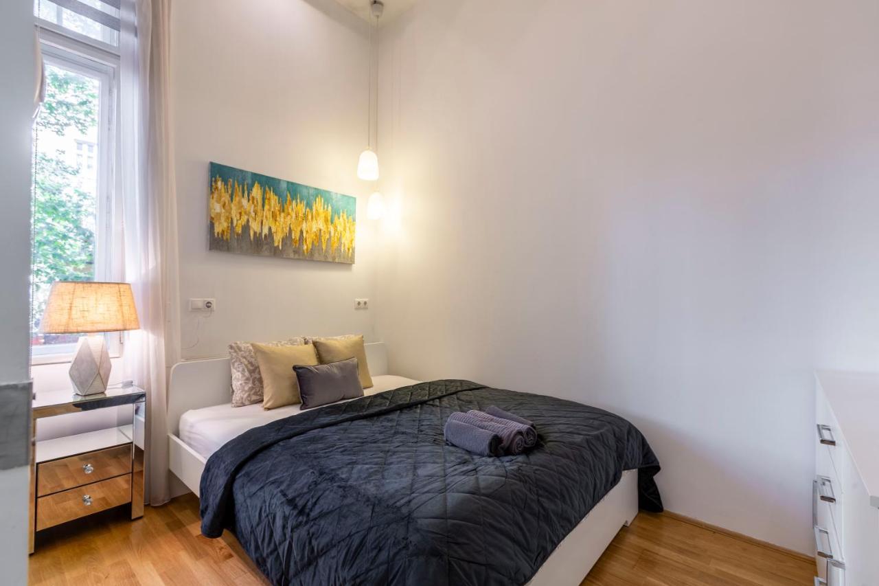 Luxurious & Spacious Downtown Residence In Liszt Ferenc Square Budapest Exterior foto